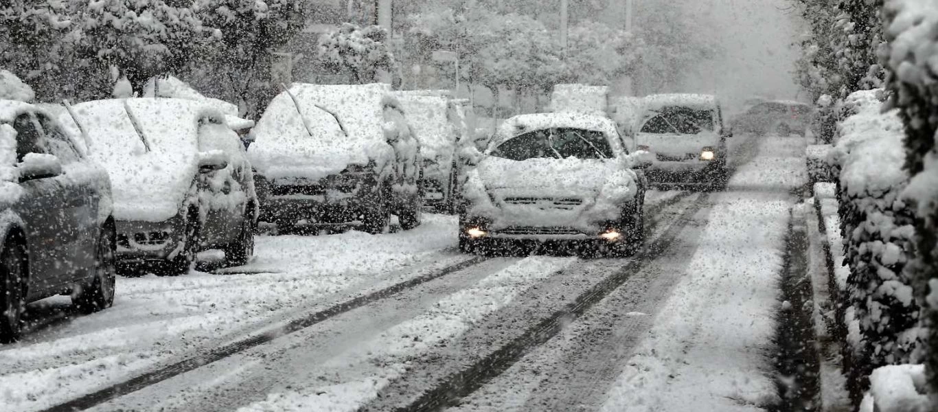 Στα «λευκά» και τα νότια προάστια - Προβλήματα στην κυκλοφορία